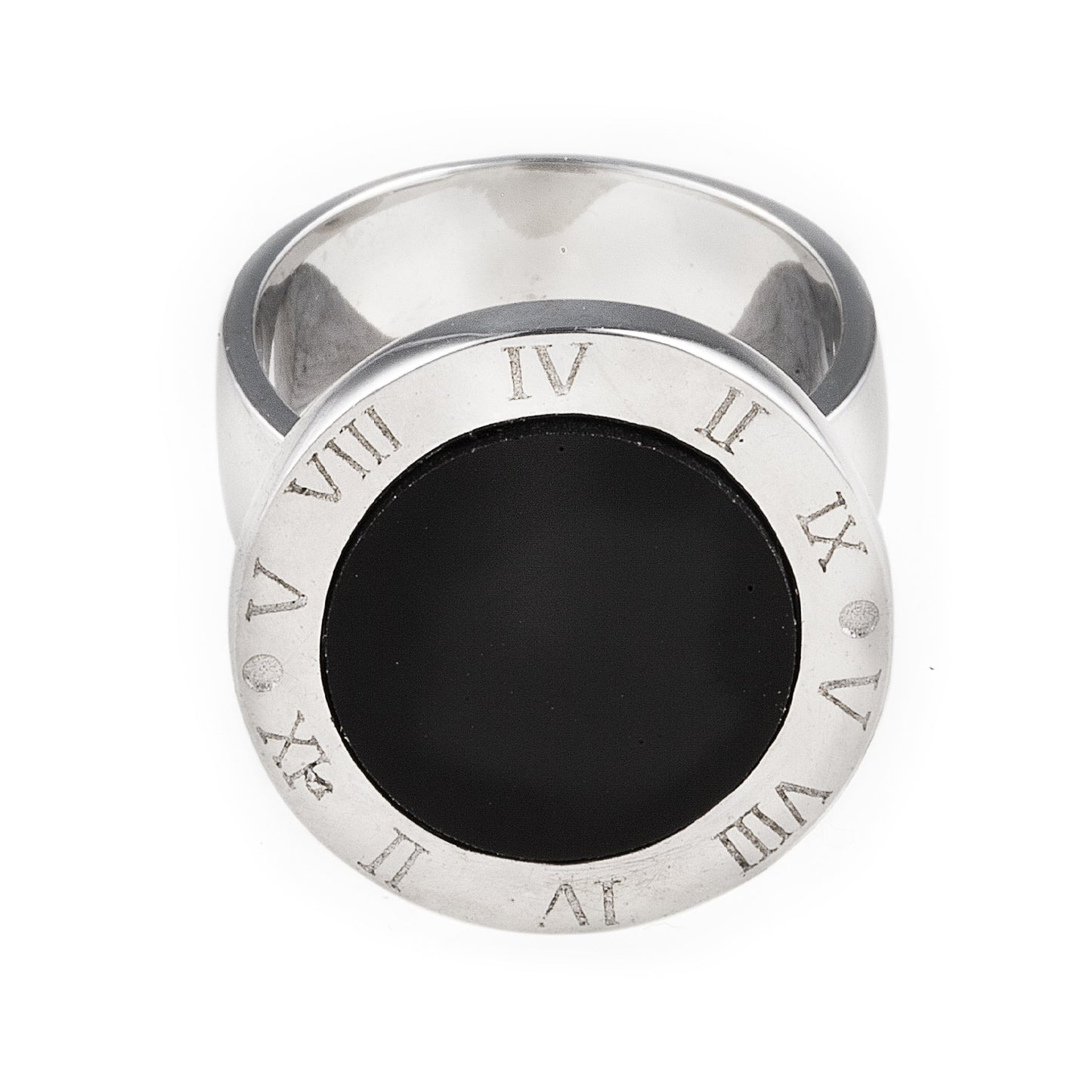 The modern Onyx World Ring is made of 925 sterling silver and features a polished black onyx centrepiece surrounded by our signature Roman Numerals. Shop rings & affordable luxury jewellery by Bellagio & Co. Worldwide shipping