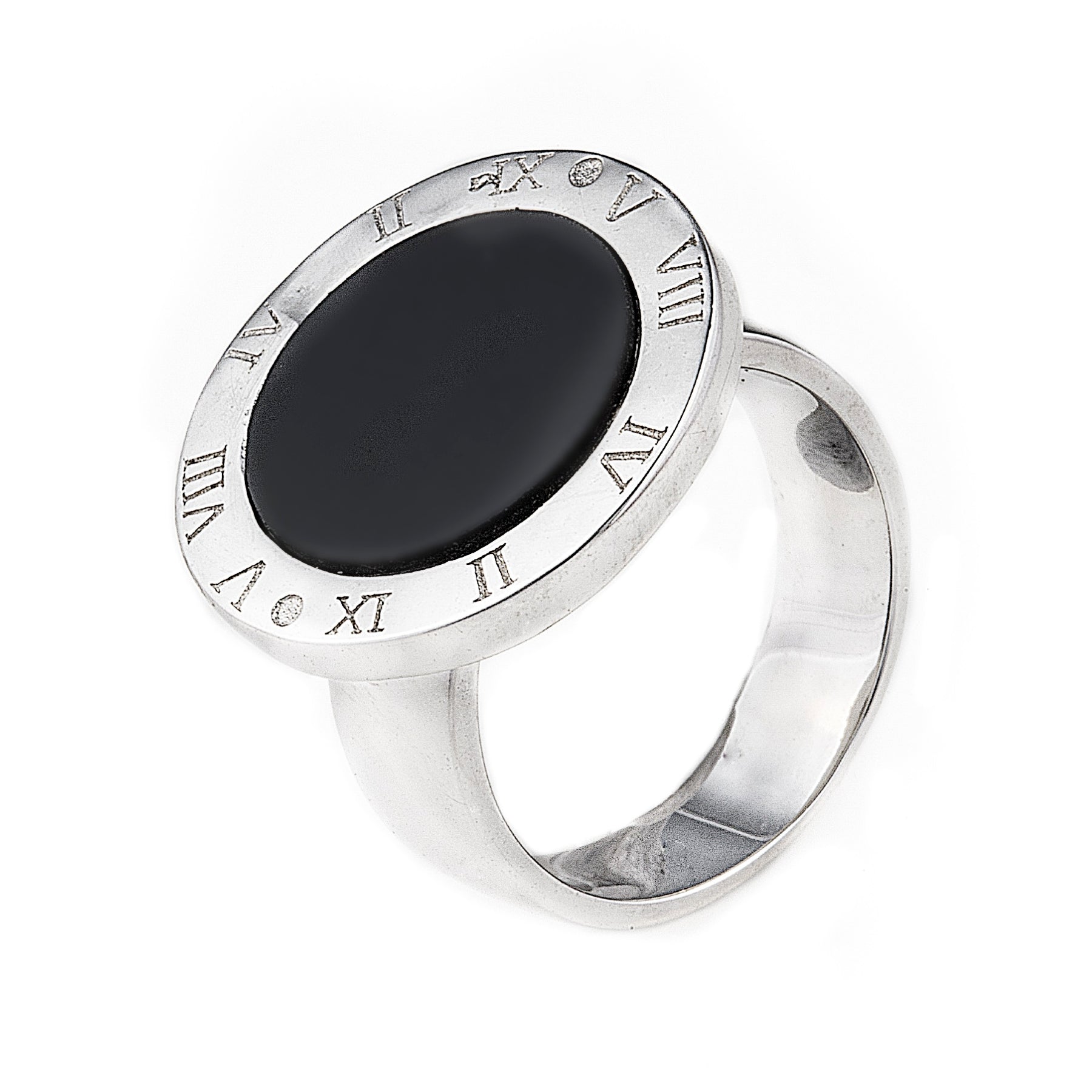 The modern Onyx World Ring is made of 925 sterling silver and features a polished black onyx centrepiece surrounded by our signature Roman Numerals. Shop rings & affordable luxury jewellery by Bellagio & Co. Worldwide shipping