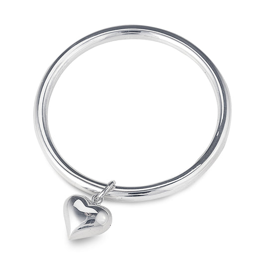 The Eden Bangle is a single classic bangle in 925 sterling silver featuring a lovely heart charm. The bangle is approximately 6.6cm in diameter. Small size is also available. Luxury jewellery at affordable prices by Bellagio & Co. Worldwide Shipping plus FREE shipping for orders over $150 in Australia. 