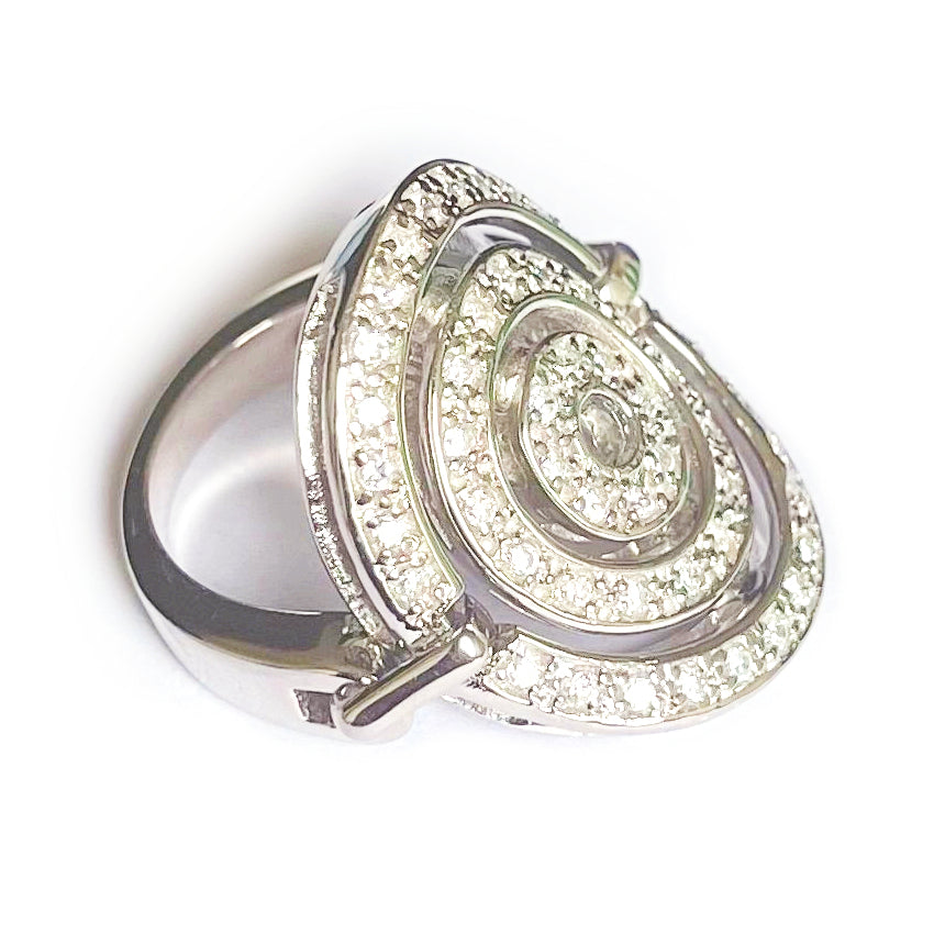 The Juicy Bling Ring is a favourite style for beauties after eye-catching, edgy and modern jewellery. Encrusted with clear cubic zirconia stones and made of 925 sterling silver this stunning ring features moving parts for ultimate comfort. Worldwide shipping